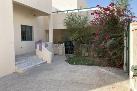 3 bedrooms Villa in Doha, Qatar No. 58220 11