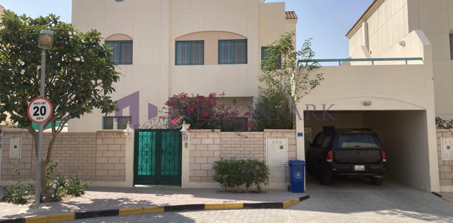 3 bedrooms Villa in Doha, Qatar No. 58220