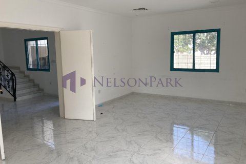 3 bedrooms Villa in Doha, Qatar No. 58220 4