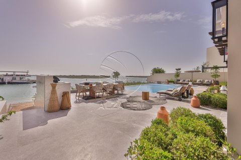 Villa de 5 dormitorios en Abu Dhabi, UAE No. 90368 2
