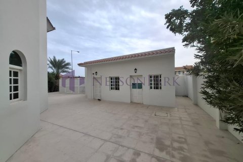 6 bedrooms Apartment in Doha, Qatar No. 57902 11