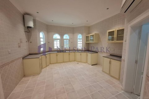 6 bedrooms Apartment in Doha, Qatar No. 57902 8