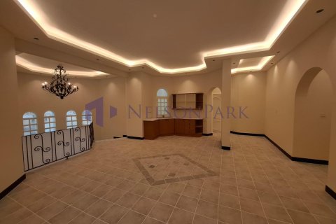 6 bedrooms Apartment in Doha, Qatar No. 57902 6