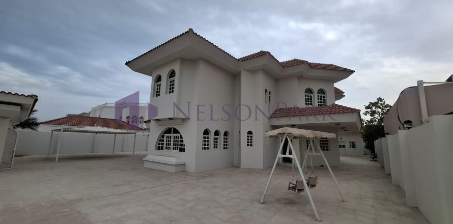 6 bedrooms Apartment in Doha, Qatar No. 57902