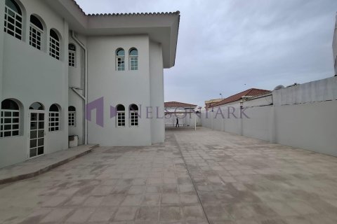 6 bedrooms Apartment in Doha, Qatar No. 57902 2