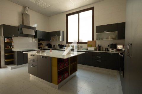 Вилла с 7 спальнями в Umm Al Sheif Villas, ОАЭ №101794 14