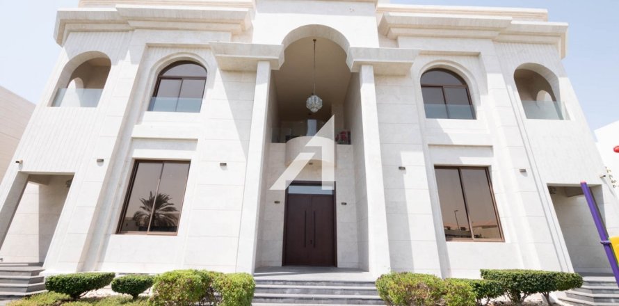 Вилла с 7 спальнями в Umm Al Sheif Villas, ОАЭ №101794