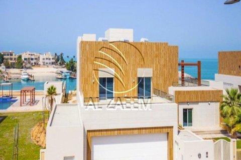 Villa de 6 dormitorios en The Marina, UAE No. 90097 8