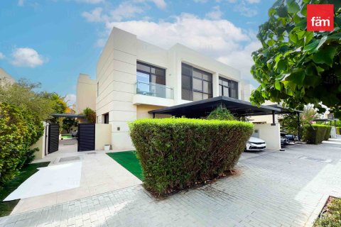 Villa de 4 dormitorios en Dubai, UAE No. 100405 1