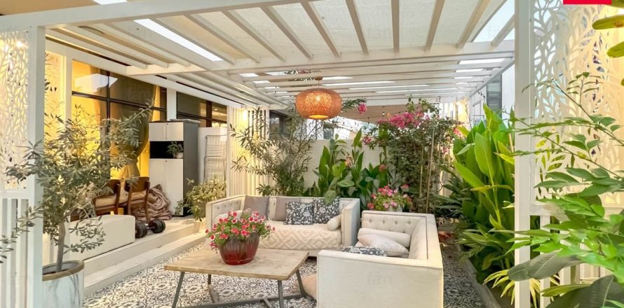 4 bedrooms Townhouse in Dubai, UAE No. 73489