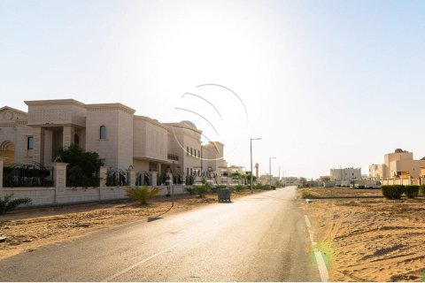 Land de 2923m² en Madinat Zayed, UAE No. 90294 2