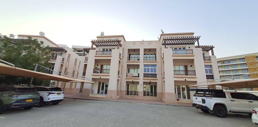 Apartment de 2 dormitorios en As Sib, Oman No. 98878