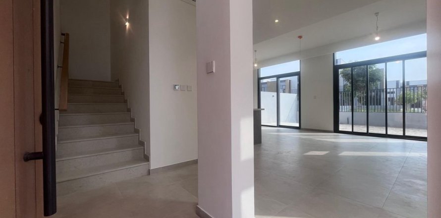Villa de 4 chambres à Dubai, UAE No. 102187