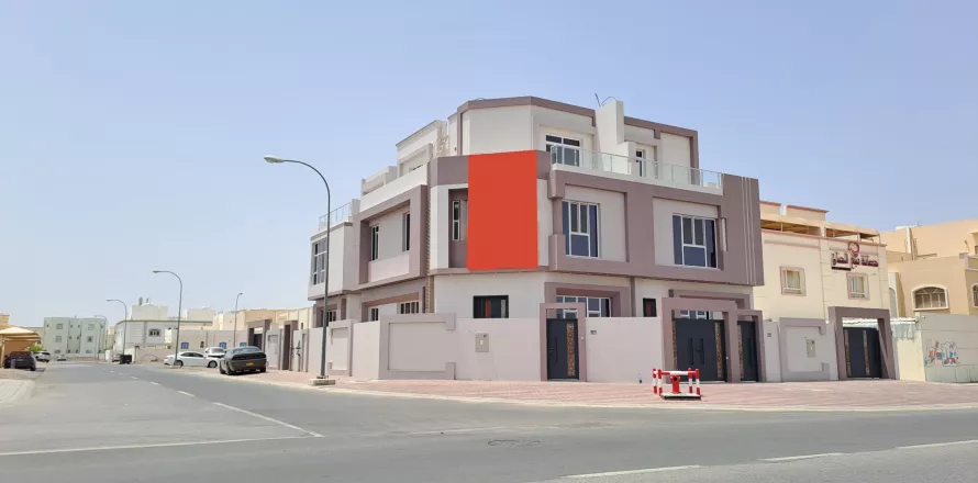 Commercial property de 5 dormitorios en Muscat, Oman No. 62475