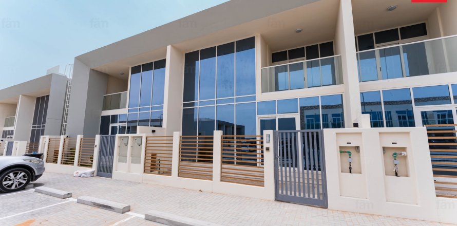 Townhouse de 2 chambres à Dubai, UAE No. 102615