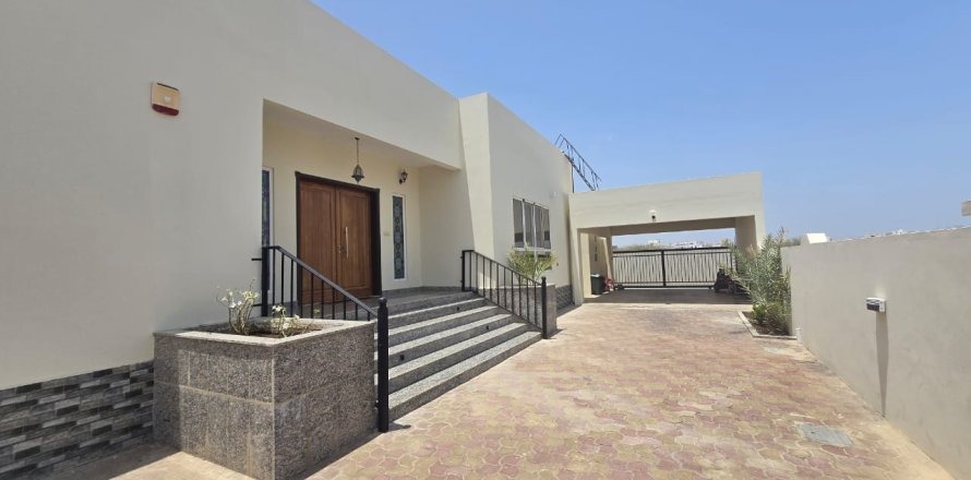 3 bedrooms Villa in As Sib, Oman No. 69222