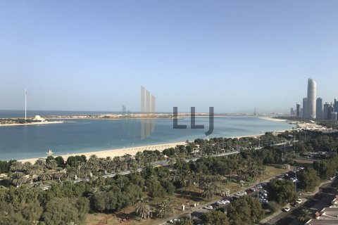 Apartment de 4 dormitorios en Corniche Road, UAE No. 76499 1