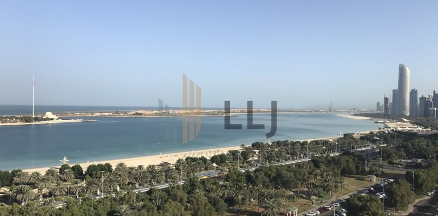 Apartment de 4 dormitorios en Corniche Road, UAE No. 76499