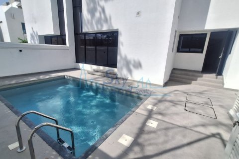 Villa de 4 dormitorios en Umm Suqeim, UAE No. 72527 2
