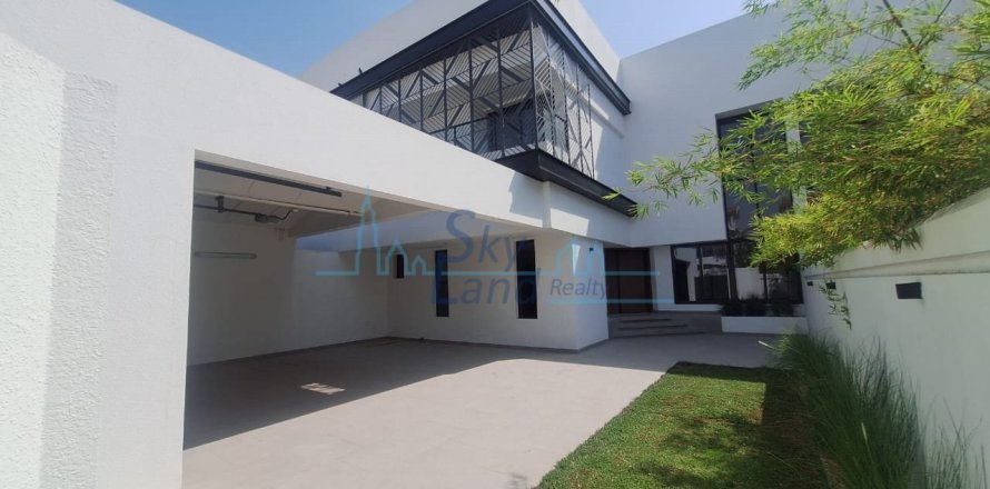 Villa de 4 dormitorios en Umm Suqeim, UAE No. 72527