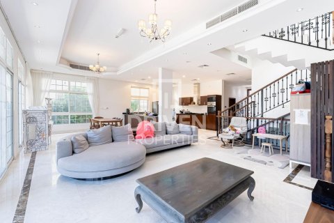 Villa de 5 chambres à The Villa, UAE No. 84667 3
