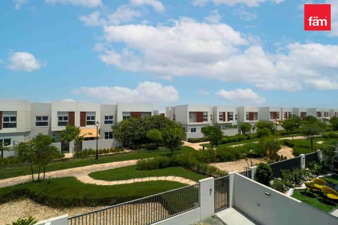 3 bedrooms Townhouse in Dubai, UAE No. 50167 2