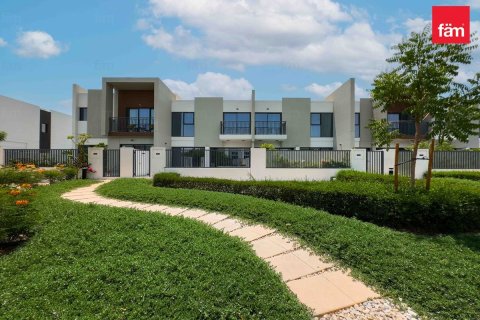 3 bedrooms Townhouse in Dubai, UAE No. 50167 1