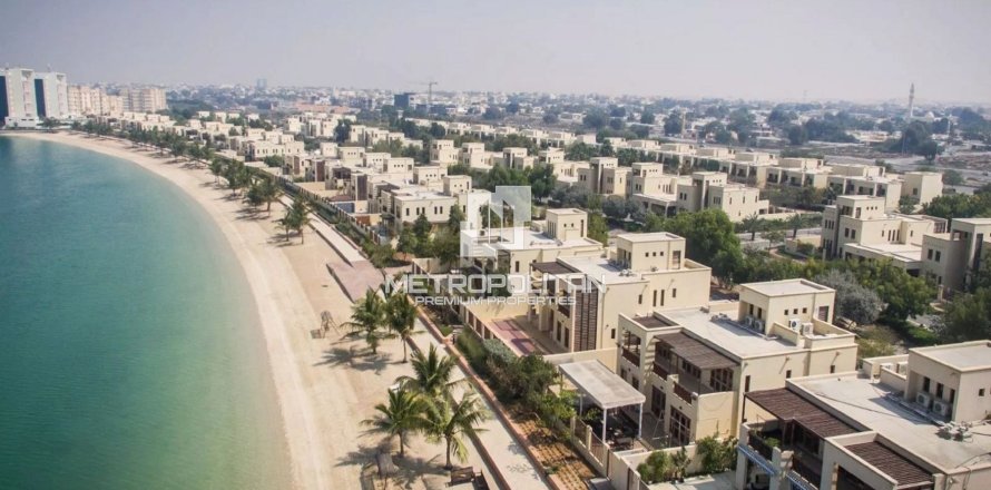 2 bedrooms Townhouse in Mina Al Arab, UAE No. 77642