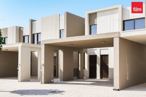 Villa de 3 dormitorios en Dubai, UAE No. 102528 1
