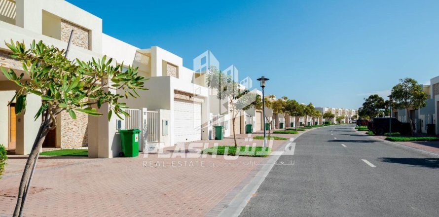 Villa de 3 chambres à Mina Al Arab, UAE No. 88263