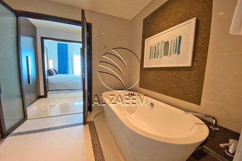 Apartment de 2 dormitorios en The Marina, UAE No. 91063 6