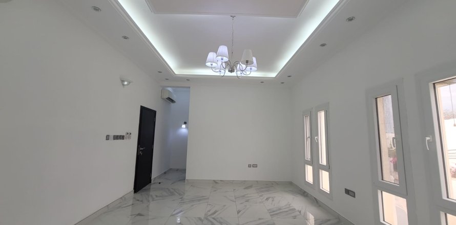 Land de 6 dormitorios en Madinat as'Sultan Qaboos, Oman No. 54177