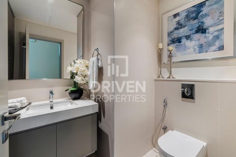 Apartment de 3 dormitorios en EMAAR Beachfront, UAE No. 84295 12