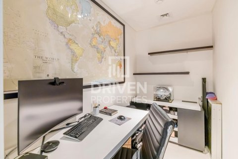 Apartment de 3 dormitorios en EMAAR Beachfront, UAE No. 84295 10