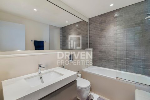 Apartment de 3 dormitorios en EMAAR Beachfront, UAE No. 84295 13