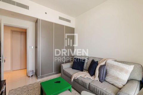 Apartment de 3 dormitorios en EMAAR Beachfront, UAE No. 84295 9