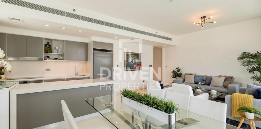 Apartment de 3 dormitorios en EMAAR Beachfront, UAE No. 84295