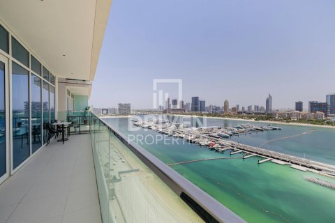Apartment de 3 dormitorios en EMAAR Beachfront, UAE No. 84295 16