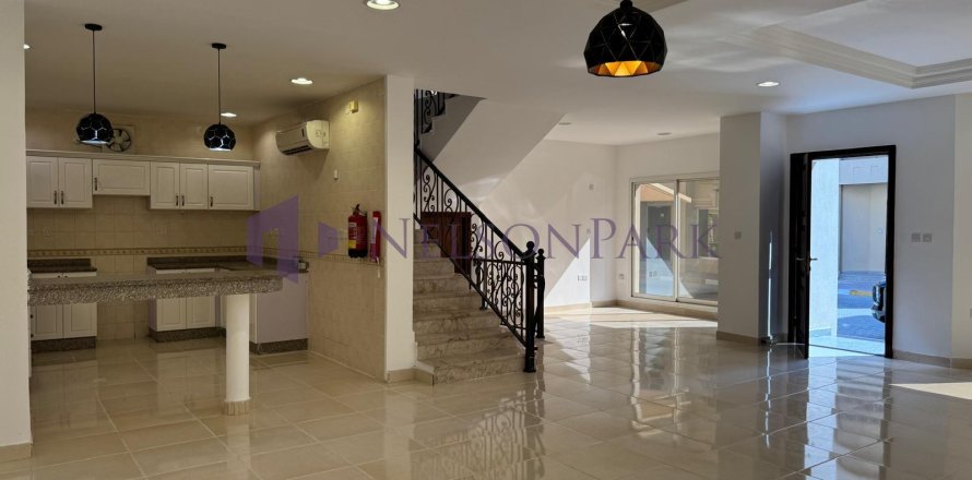 3 bedrooms Villa in Doha, Qatar No. 58078