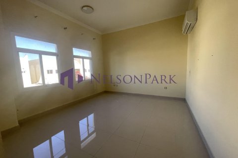 3 bedrooms Villa in Doha, Qatar No. 58077 5