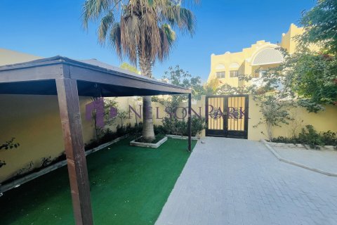 3 bedrooms Villa in Doha, Qatar No. 58077 11