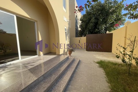 3 bedrooms Villa in Doha, Qatar No. 58077 10