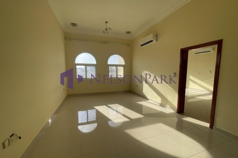3 bedrooms Villa in Doha, Qatar No. 58077 9