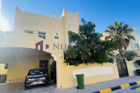 3 bedrooms Villa in Doha, Qatar No. 58077 1