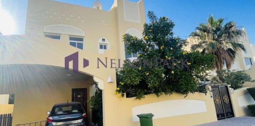3 bedrooms Villa in Doha, Qatar No. 58077