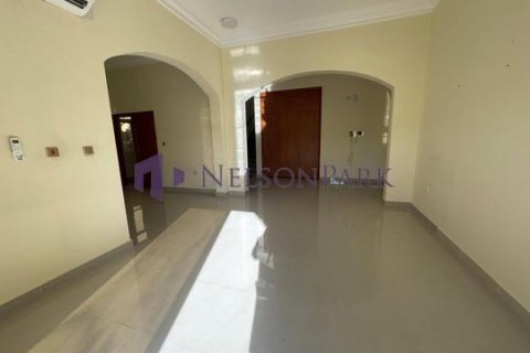 3 bedrooms Villa in Doha, Qatar No. 58077 7
