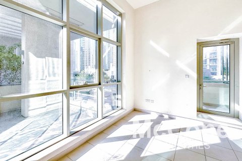 Apartment de 2 dormitorios en Boulevard Central Towers, UAE No. 74960 3