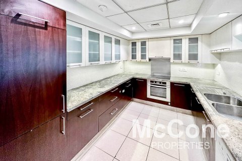 Apartment de 2 dormitorios en Boulevard Central Towers, UAE No. 74960 2