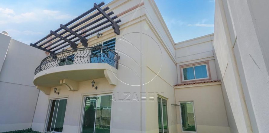 4 bedrooms Villa in Abu Dhabi, UAE No. 90053