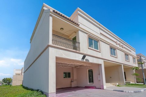 4 bedrooms Villa in Abu Dhabi, UAE No. 90053 12